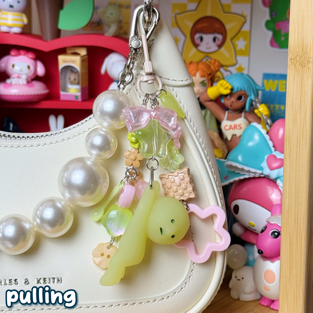 tan, pink, & green pulling smiski keychain