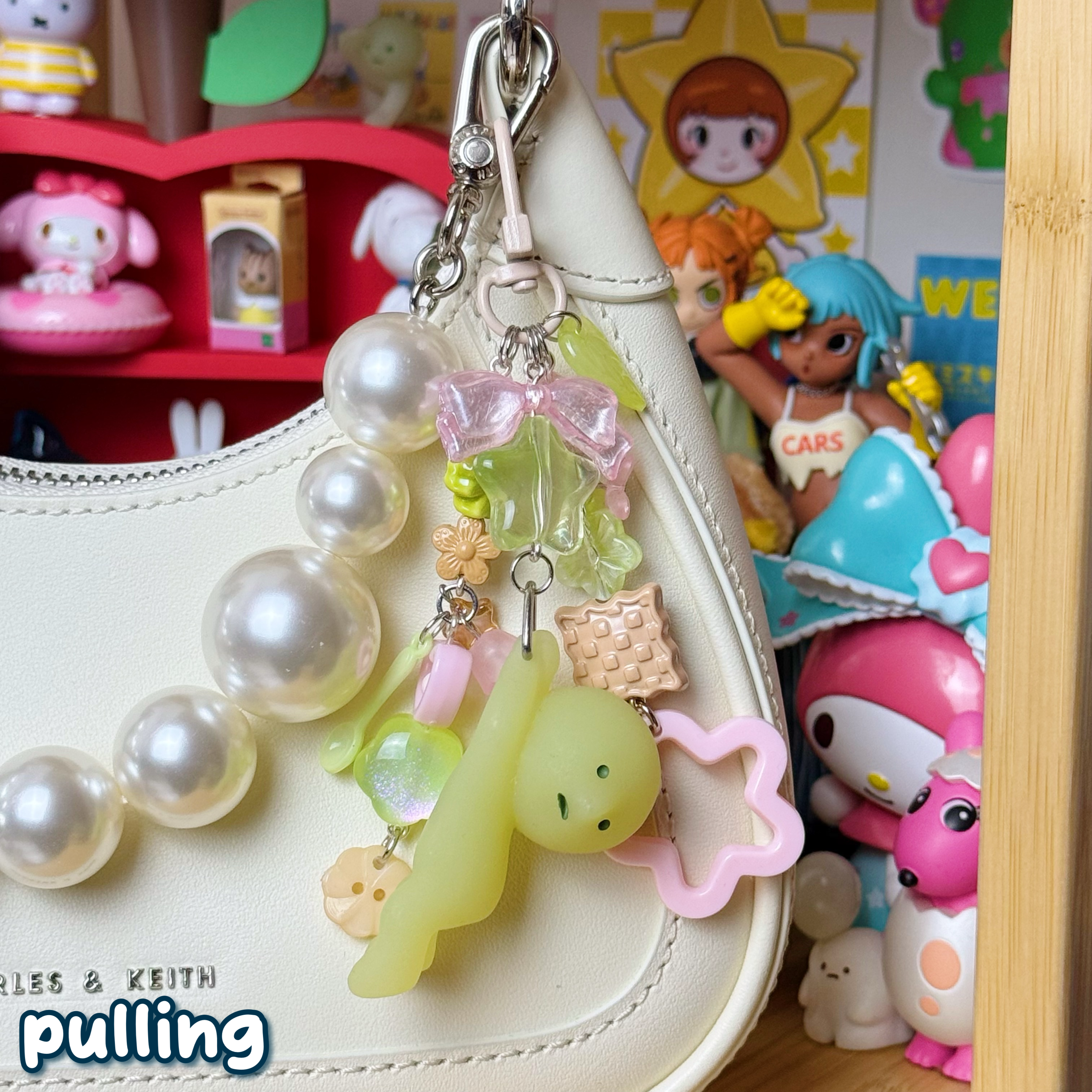 tan, pink, & green pulling smiski keychain